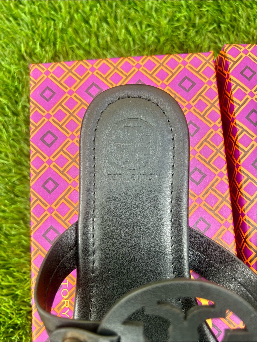 Tory Burch Black Logo Thong Sandals - Picture 4 of 5
